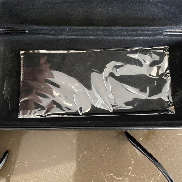 Versace Men’s Sunglasses - Picture 6 of 7